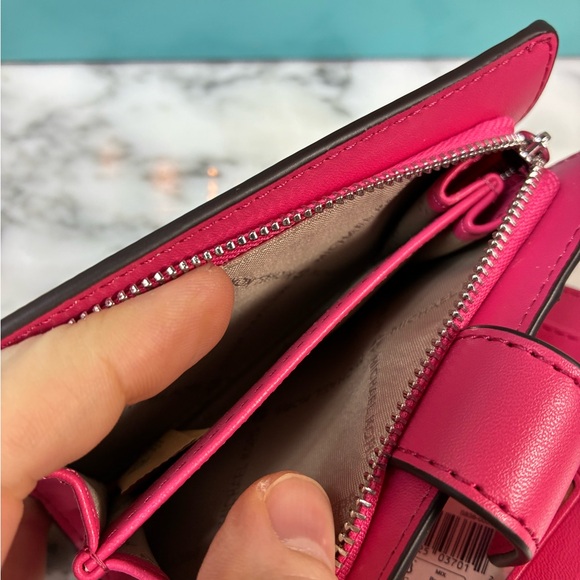 Michael Kors MK Jet Set Travel Hibiscus Pink Heart Bifold Wallet - NWT - Picture 8 of 8